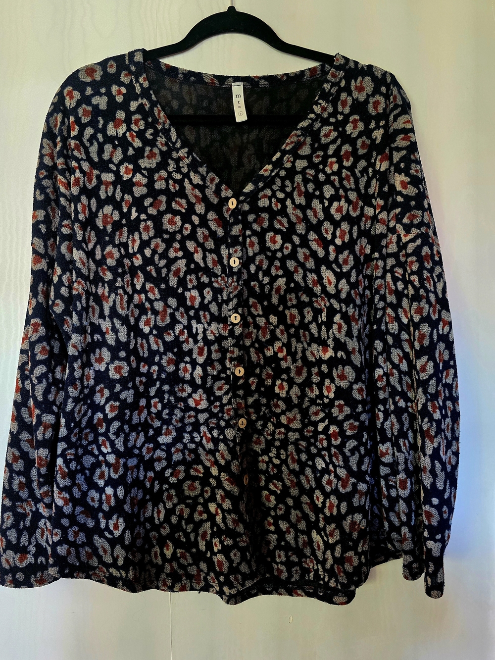 Wavy Print Button-Front Women’s Top - Navy with Cream & Rust Spots
